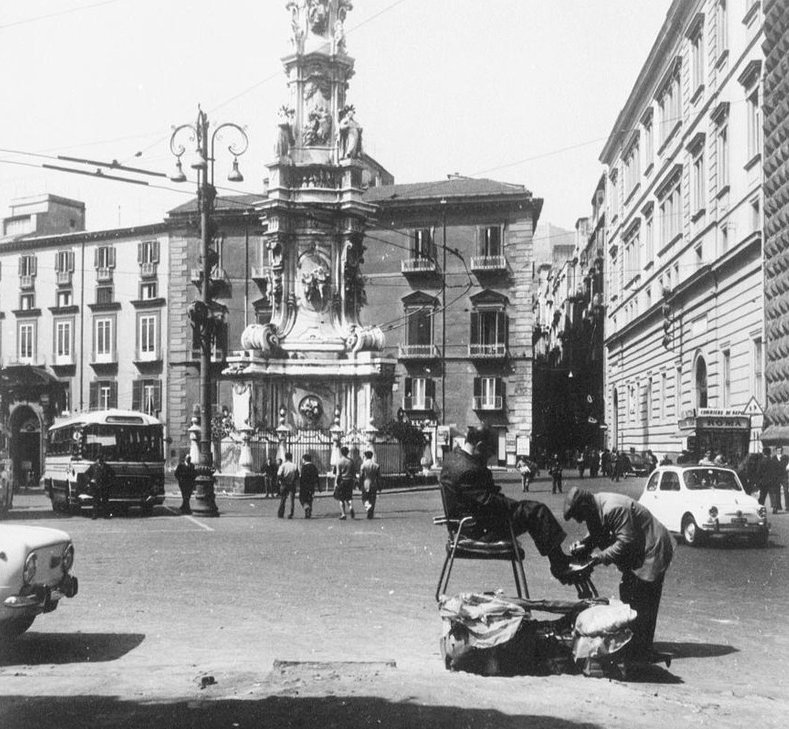 napoli piazza gesu nuovo