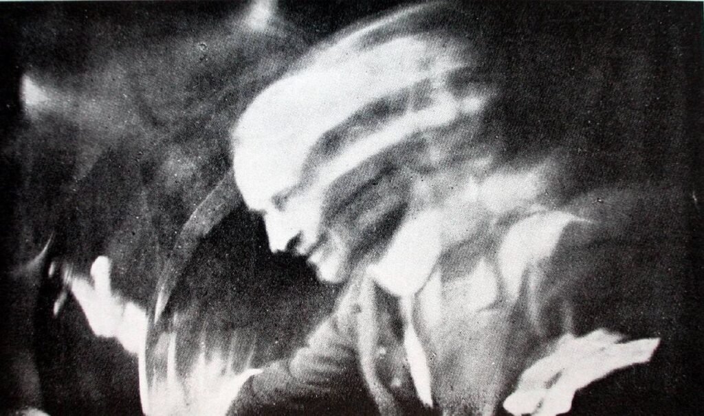 anton giulio bragaglia salutando 1910